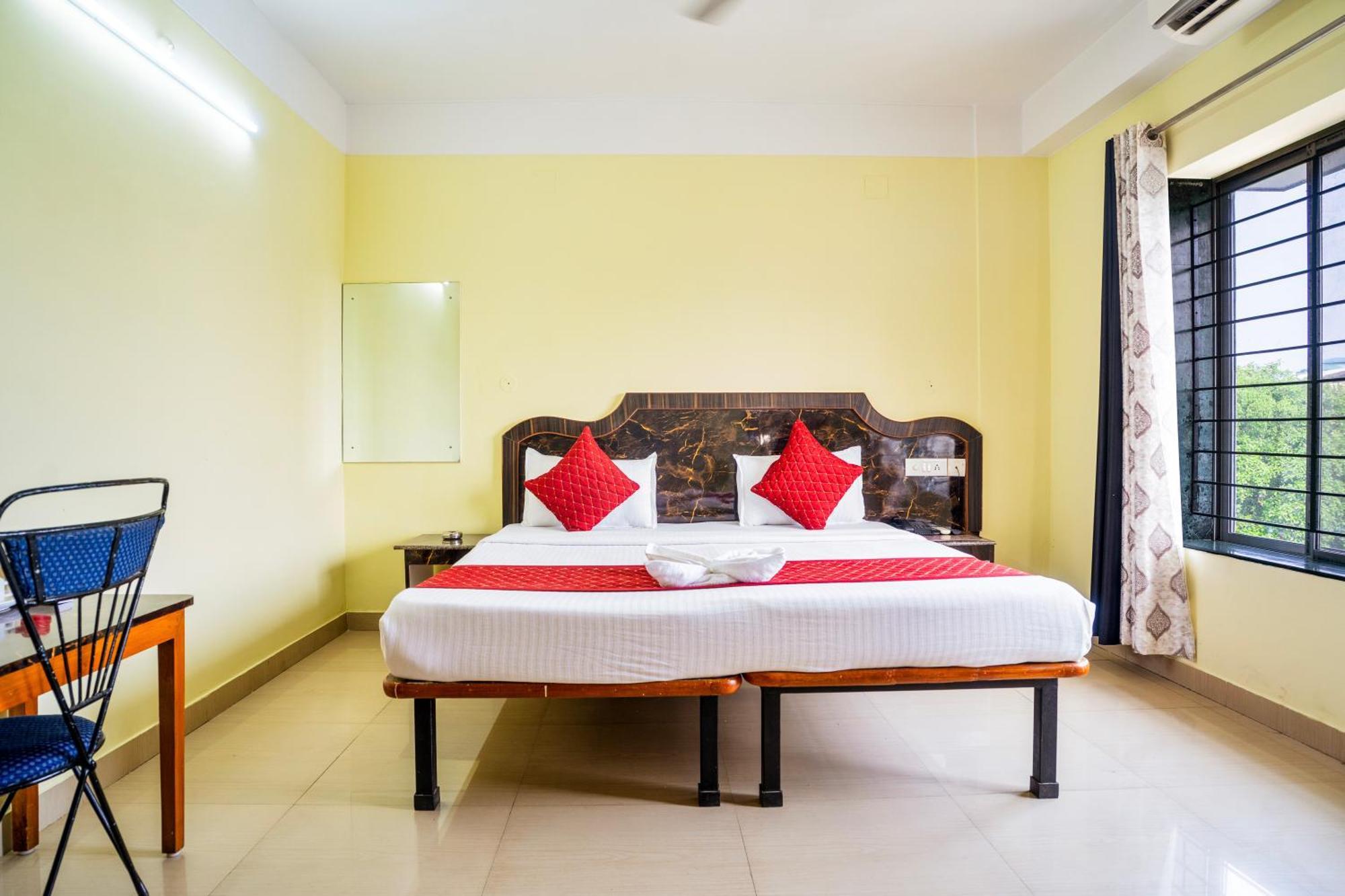 Hotel Niladrii Galaxy Силигури Экстерьер фото
