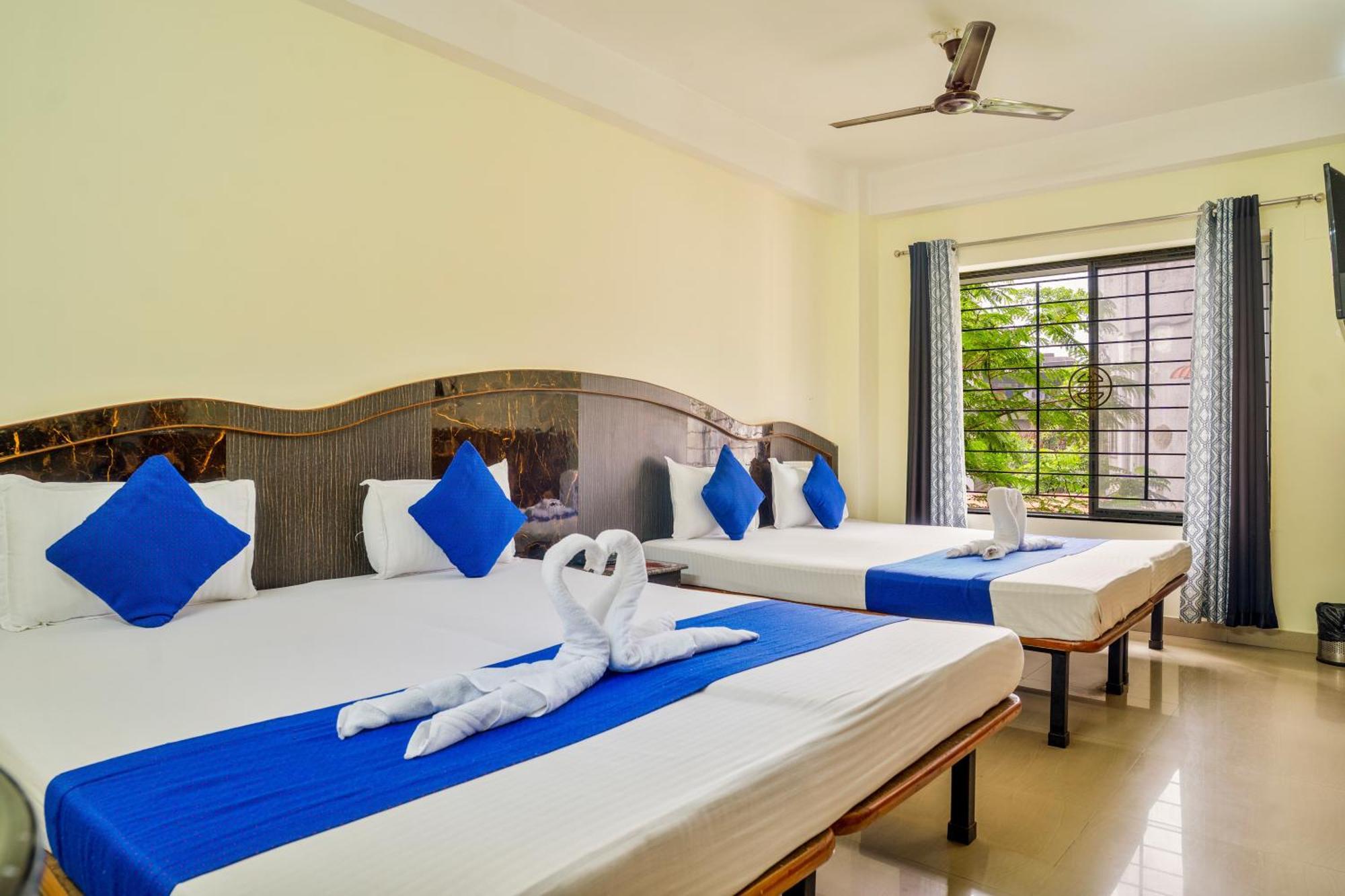 Hotel Niladrii Galaxy Силигури Экстерьер фото