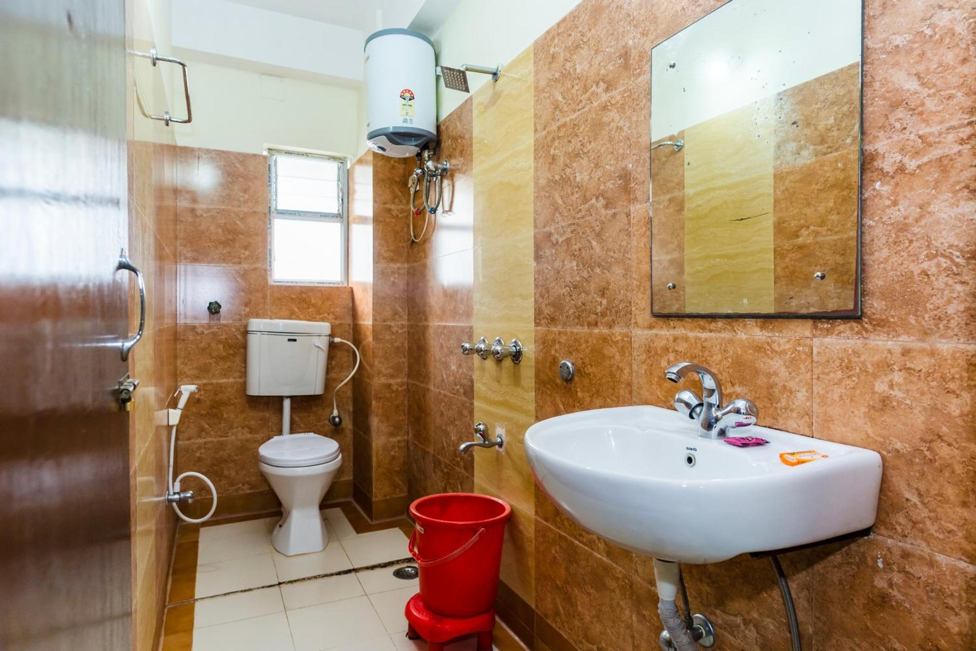 Hotel Niladrii Galaxy Силигури Экстерьер фото