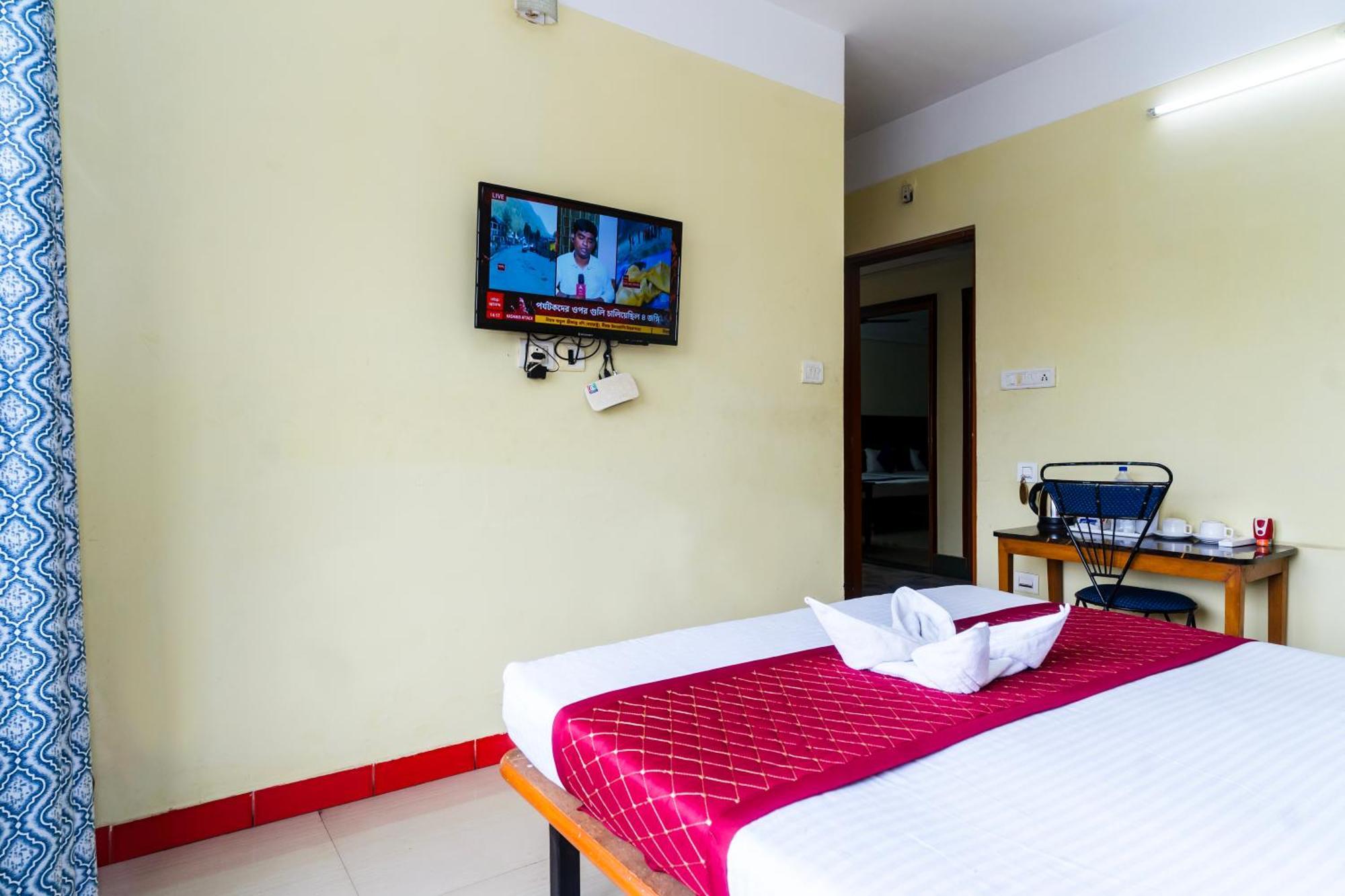 Hotel Niladrii Galaxy Силигури Экстерьер фото