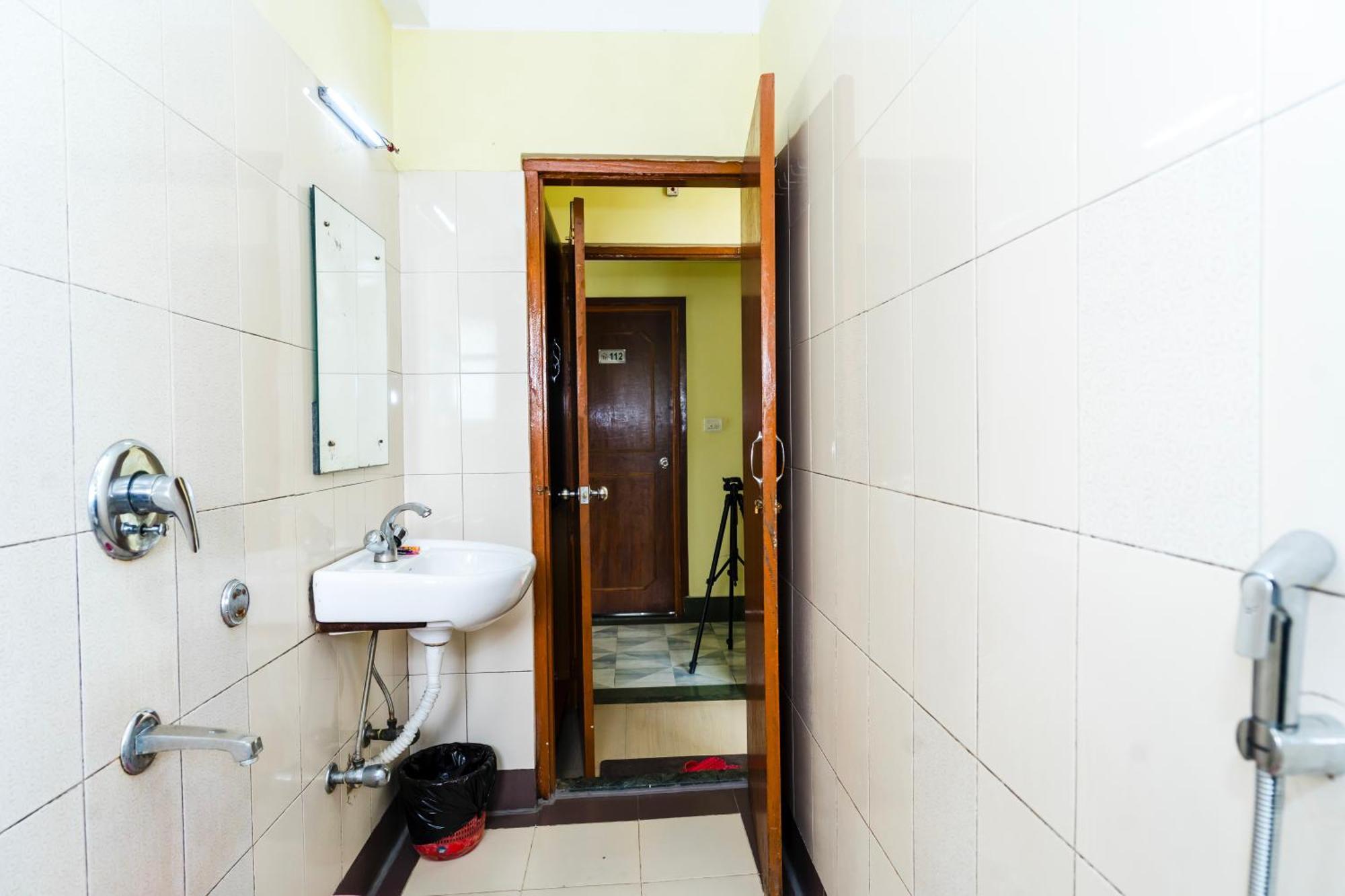 Hotel Niladrii Galaxy Силигури Экстерьер фото